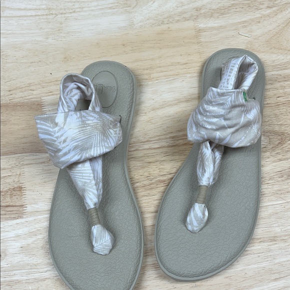Sanuk Cream Women's Sandals - Picture 2 of 4